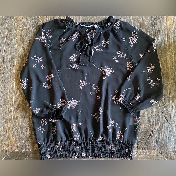 Signature by Reitman’s sheer Blouse 🌼 - Picture 2 of 6